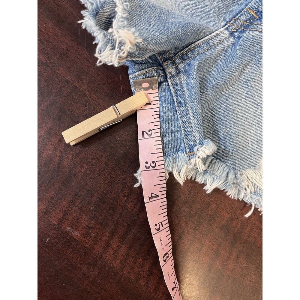 We The Free Womens Size 26 Light Wash Distressed Denim Cut Off Jean Shorts NWT - Picture 5 of 8